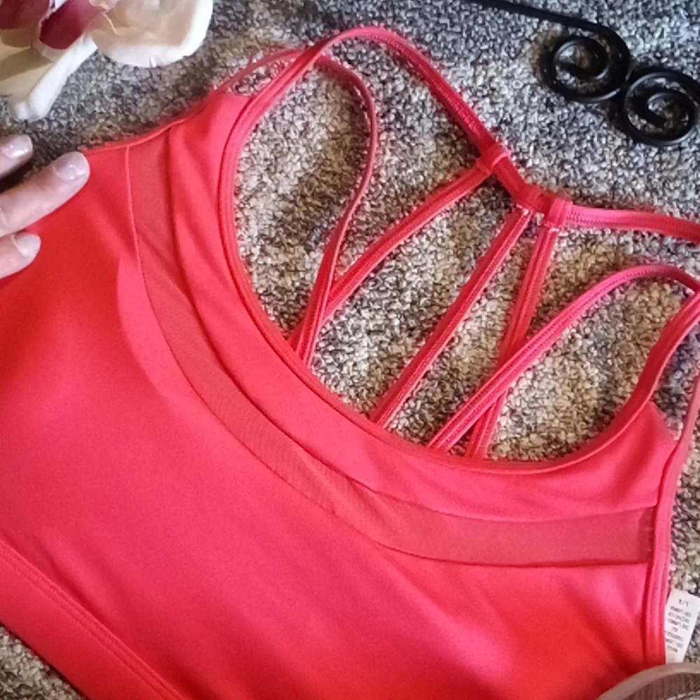 Victoria sport strappy bralette - Picture 2 of 14